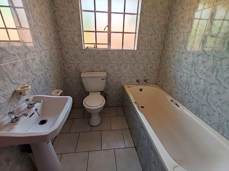 3 Bedroom Property for Sale in Kannoniers Park North West